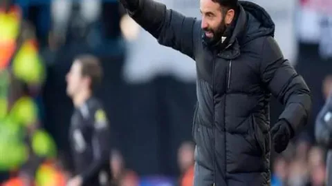 C罗让权点球展现领袖风度，激励球迷力挺马内